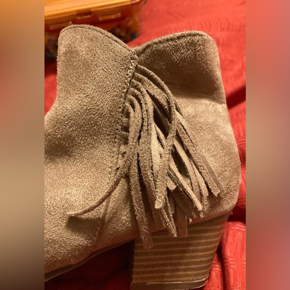 Lov Mark Ankle Booties with fringe - Picture 6 of 9